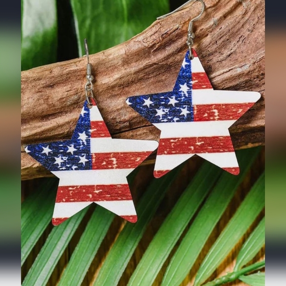 Celebrate red❤️white🤍 and blue 💙earrings - Picture 2 of 3